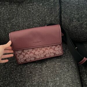 Coach Turner Flap Crossbody In Signature Chambray Wine